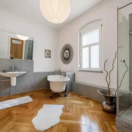 Design, Urban Luxury Und Terrasse Am Salonwald